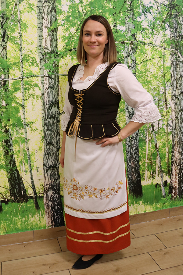 justyna lamke w stroju borowiackim